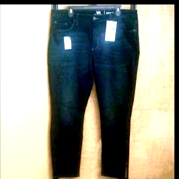 Lee Rider's Women's Regular Fit, Midrise, Skinny, Deep Dyed Jeans, Size 18 - Picture 2 of 9